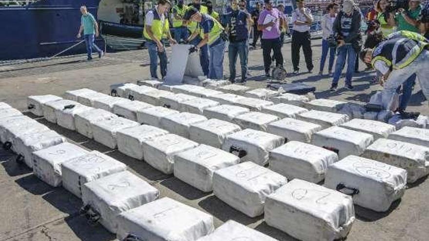 Los fardos de droga desembarcados en Las Palmas.