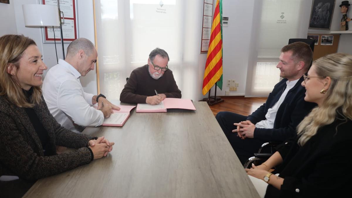 Firma de acuerdo entre el Ayuntamiento y Ringana