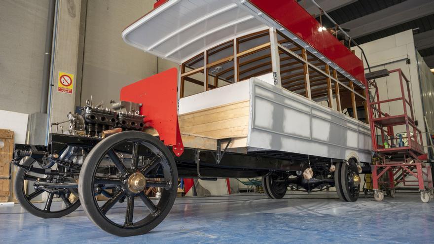 Transports de Barcelona restaura el autobús clásico Tilling Stevens de principios del siglo XX