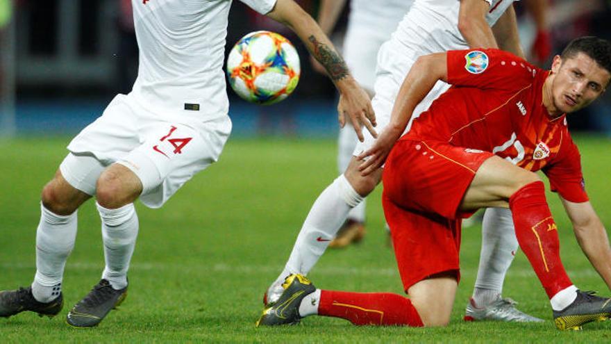 Bardhi jugando con su selección.