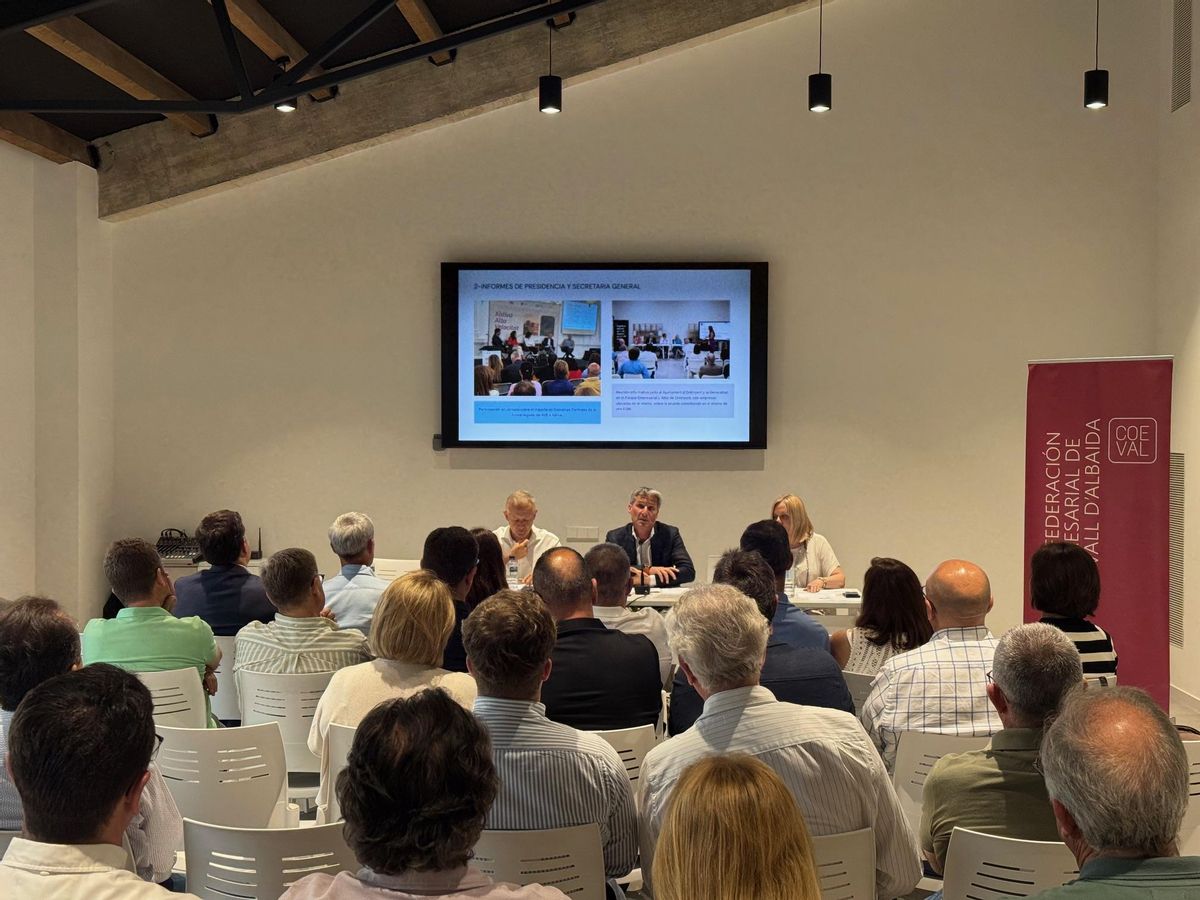 Asamblea de Coeval en la que se reeligió a Javier Cabedo como presidente.