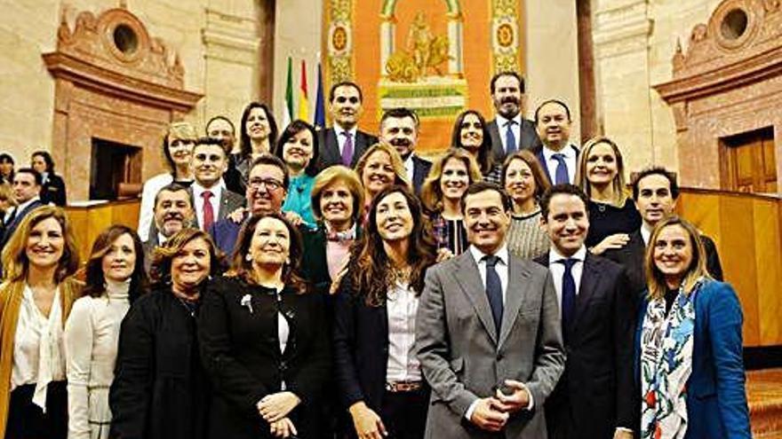 Foto del grup parlamentari popular després del ple andalús