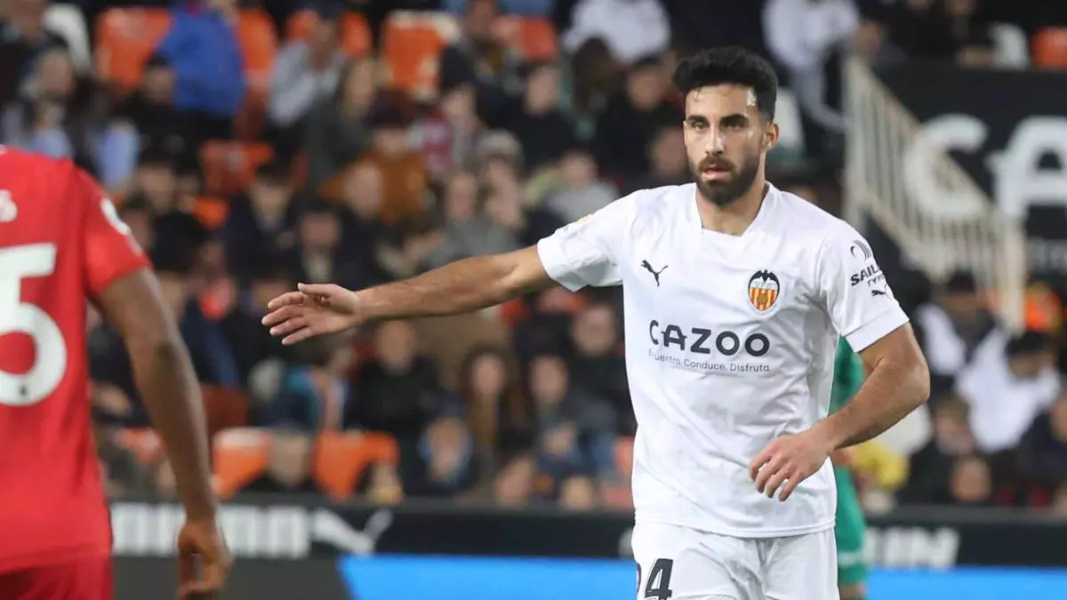 Cömert habla de su futuro a su llegada a Valencia, con puya incluida