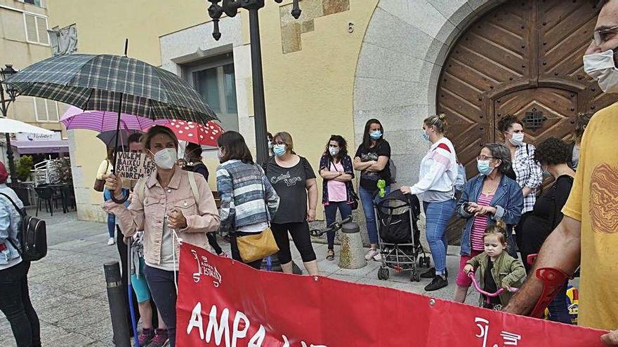 Protesta de l&#039;AMPA de l&#039;Estació a Sant Feliu