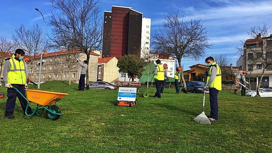 Alumnos del Obradoiro de Emprego de Vilagarcía, en A Coca.  | // CEDIDA