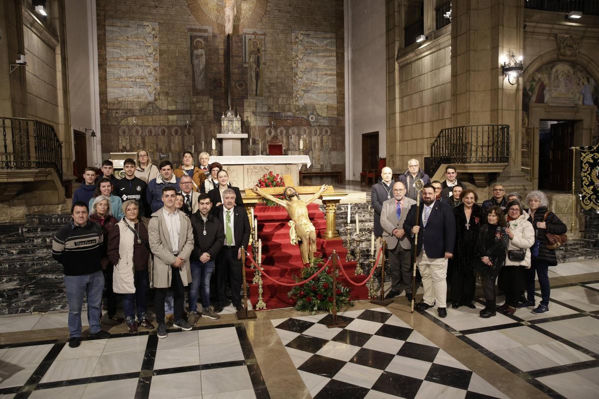 La Hermandad de la Vera Cruz recibe al Santo Cristo de la Misericordia como nuevo titular (en imágenes)