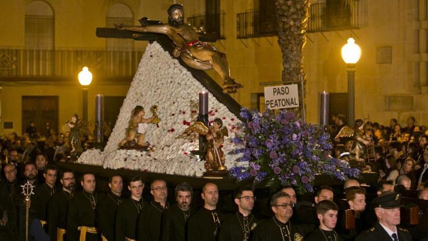 Última hora del coronavirus en Elche: La Flagelación y Gloria cambia los besapiés por reverencias