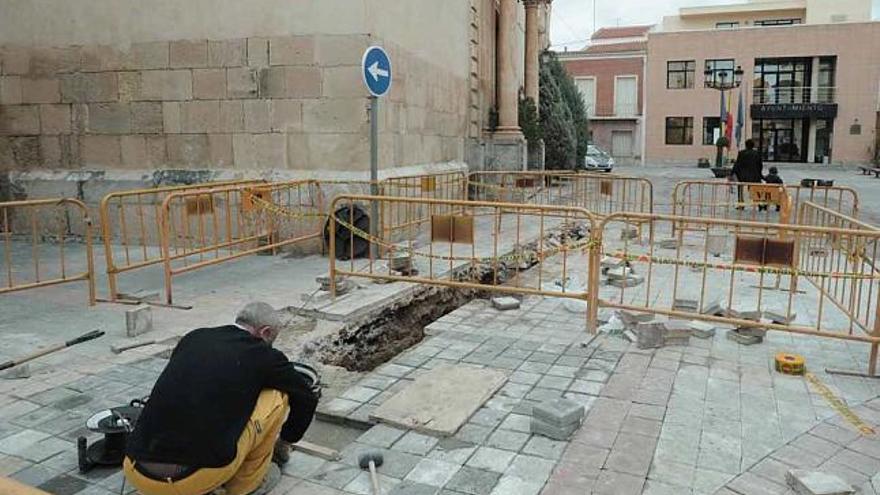 El pasado lunes fueron hallados los primeros huesos humanos en la plaza de España