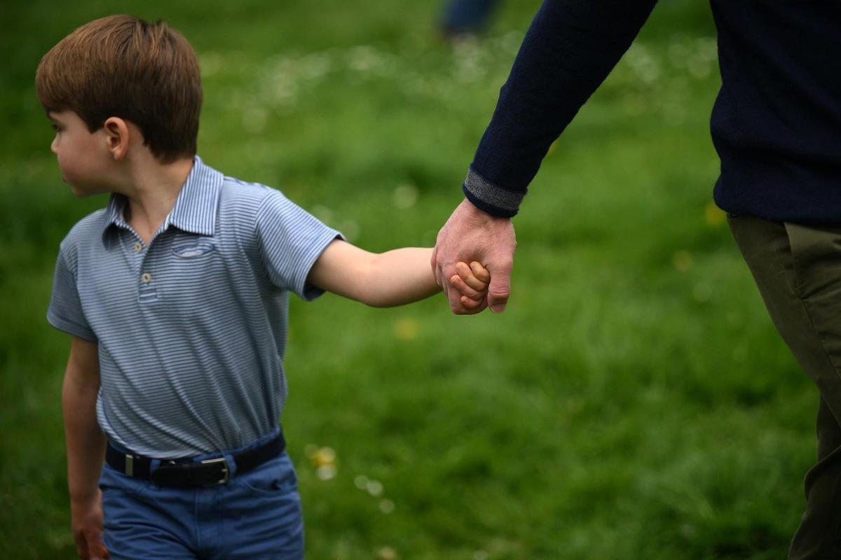 El príncipe Louis, el gran protagonista de un encuentro con 'scouts'. Se trata del último acto de sus padres, los príncipes de Gales, con motivo de la coronación del rey Carlos III El príncipe Louis, el gran protagonista de un encuentro con 'scouts'. Se trata del último acto de sus padres, los príncipes de Gales, con motivo de la coronación del rey Carlos III