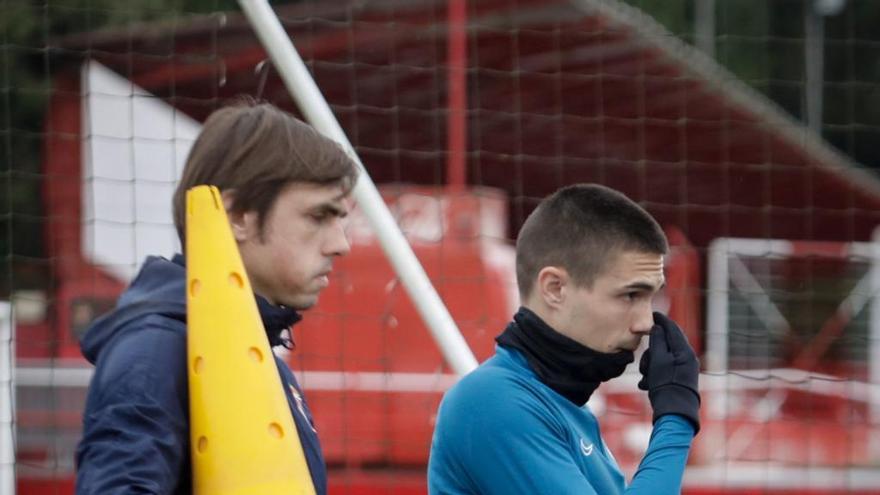 Fran Albert y Djuka, en un entrenamiento del Sporting en Mareo.