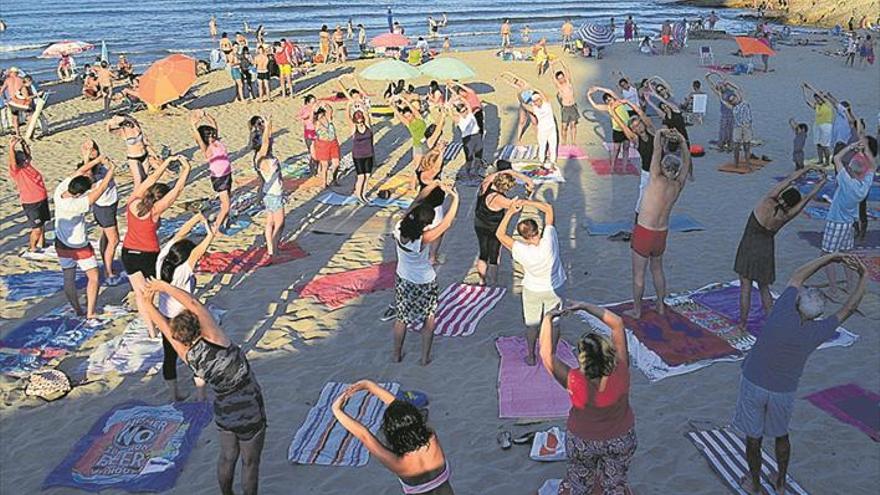 Orpesa ‘refresca’ el verano con teatro, música y yoga en la playa