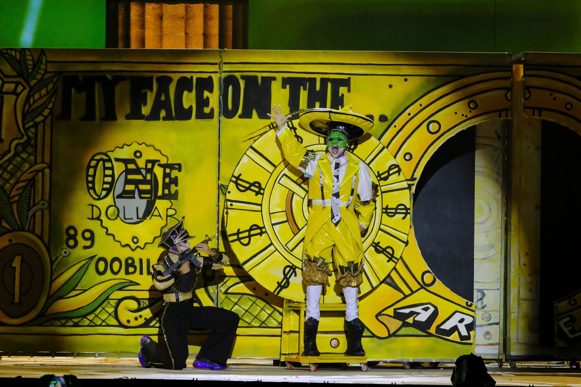 13. Drag Armek (Pedro Llomar Miranda González) Con el patrocinio de Salón Belleza Jared Pascual y con un diseño de Nancy Henríquez González presenta el espectáculo La belleza de lo oculto.