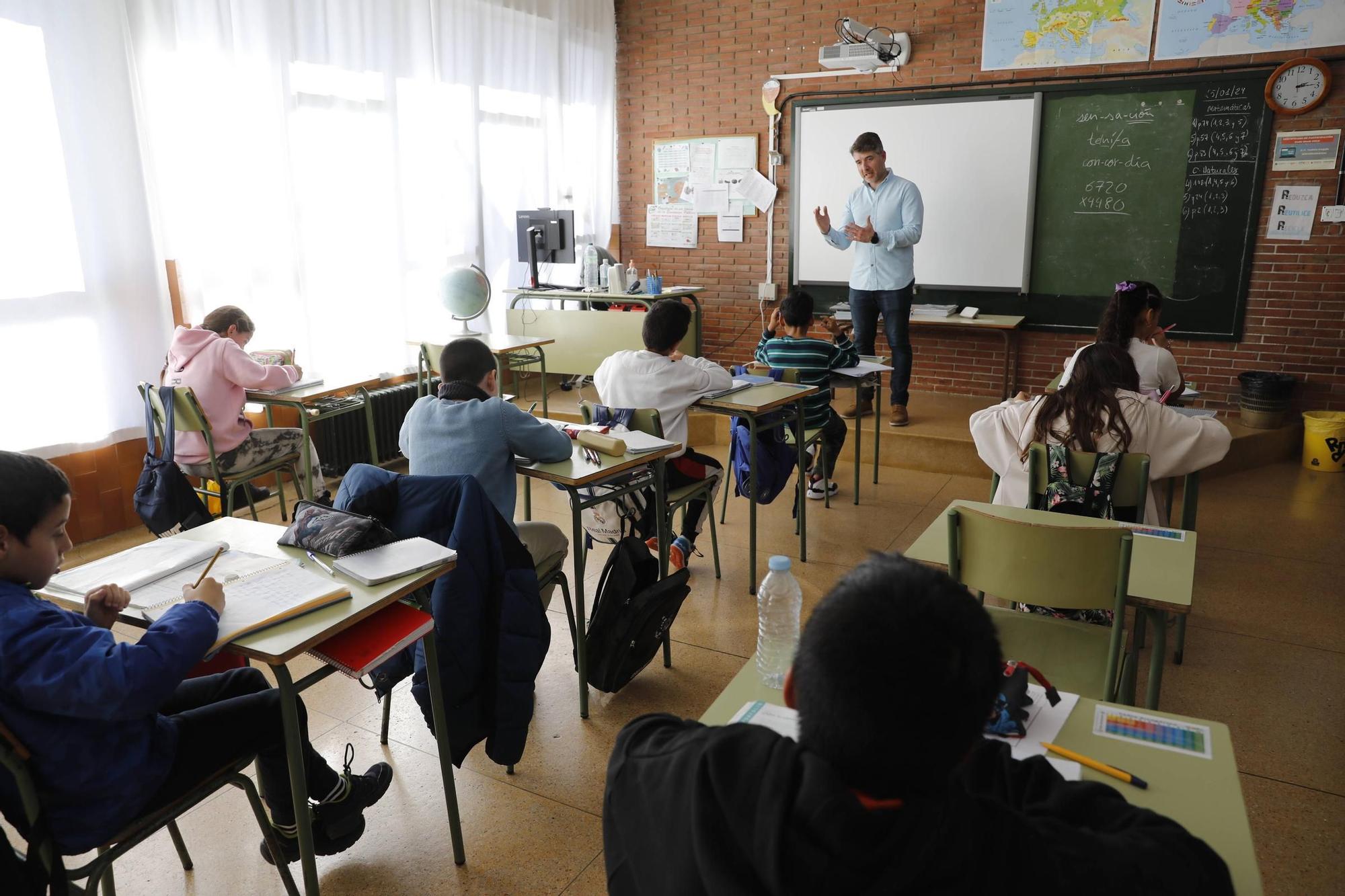 EN IMÁGENES: La serie "Los lunes, al cole" visita Tudela Veguín