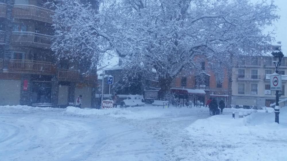 Neu al centre de Puigcerdà.