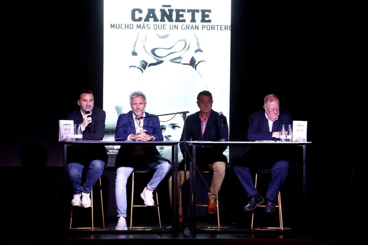 El acto de presentación del libro &quot;Cañete, mucho más que un gran portero&quot;