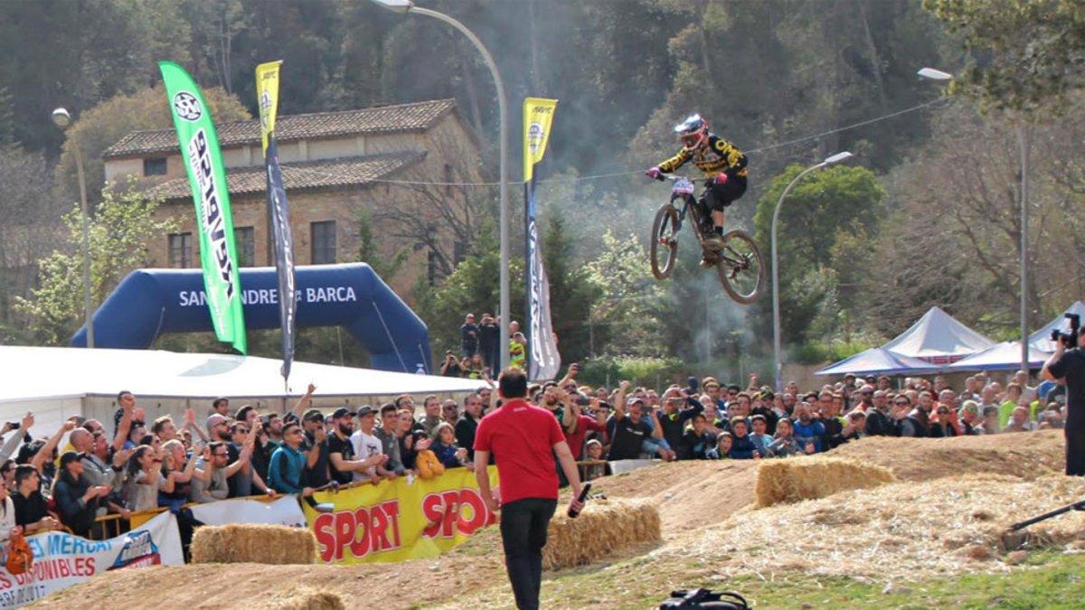 Ivan Oulengo,uno de los mejores especialistas, volando en el descenso del 2018