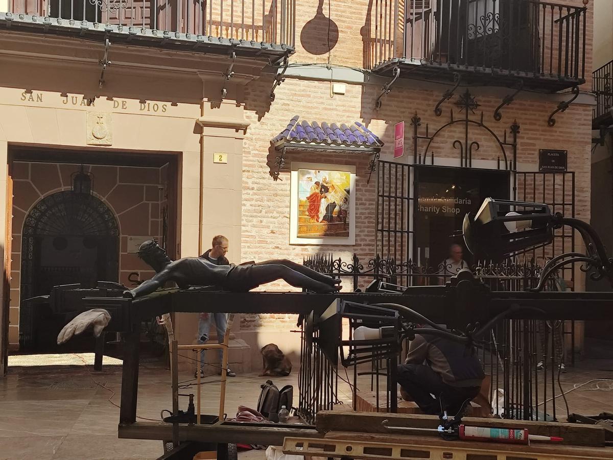 El Cristo de los Faroles vuelve a su plaza.
