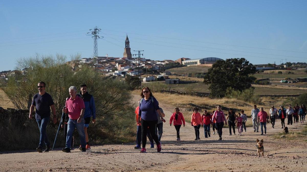 Algunos de los participantes en la Ruta del Granito, este domingo.