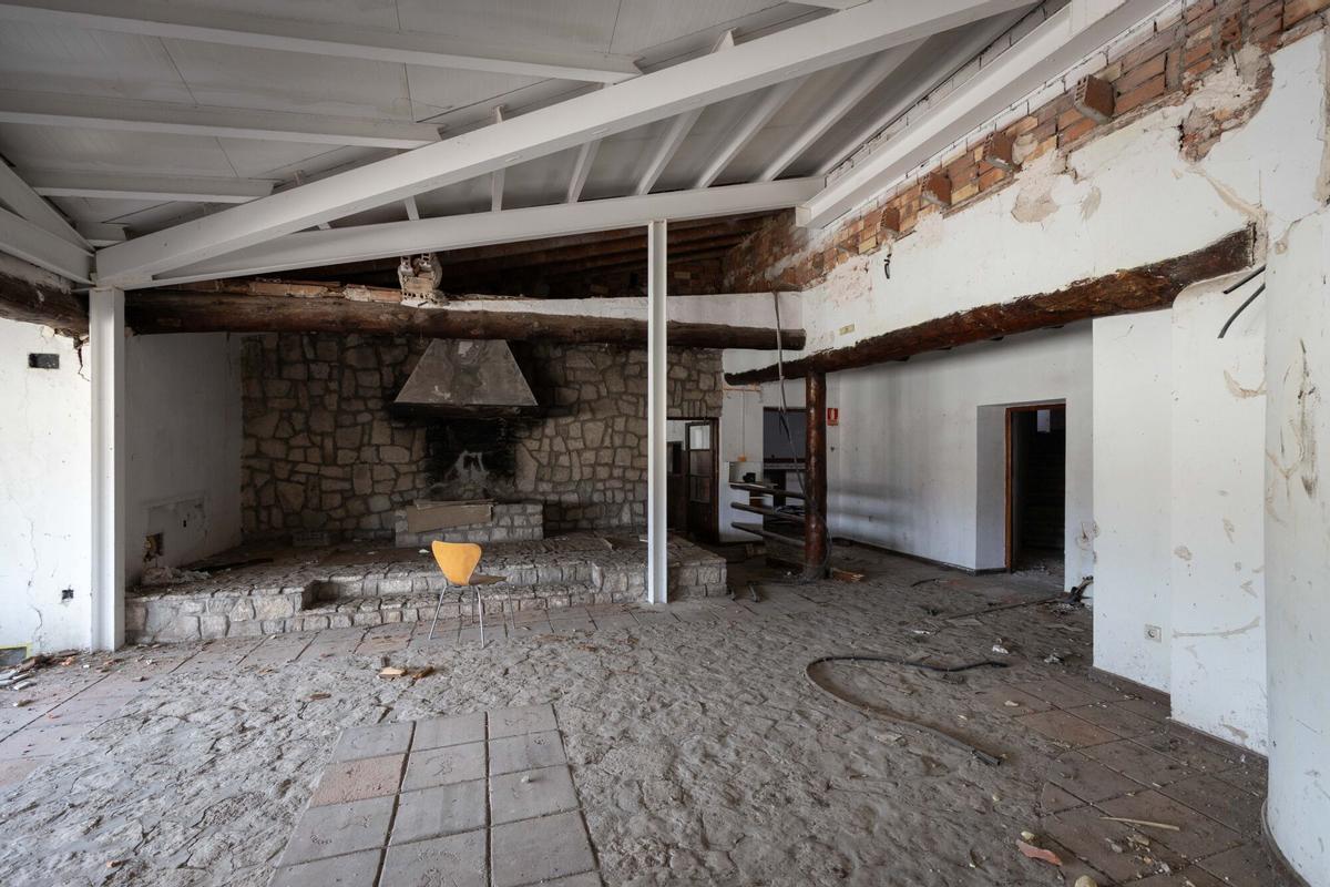 Restaurante El Ciervo, completamente abandonado desde el año 2014 Restaurante El Ciervo, completamente abandonado desde el año 2014