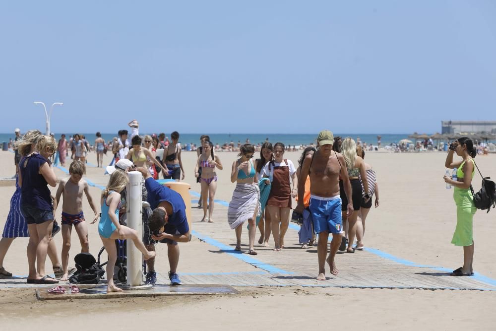 València cierra al baño las playas de la Malva-rosa y el Cabanyal