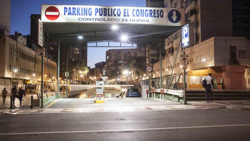 Acceso al parking público El Congreso, en pleno centro urbano.