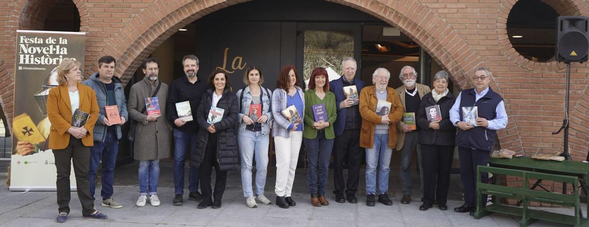 Autors i autores de novel·la històrica que ahir van participar a les taules rodones de la Festa de la Novel·la Històrica de Puig-reig | MIREIA ARSO