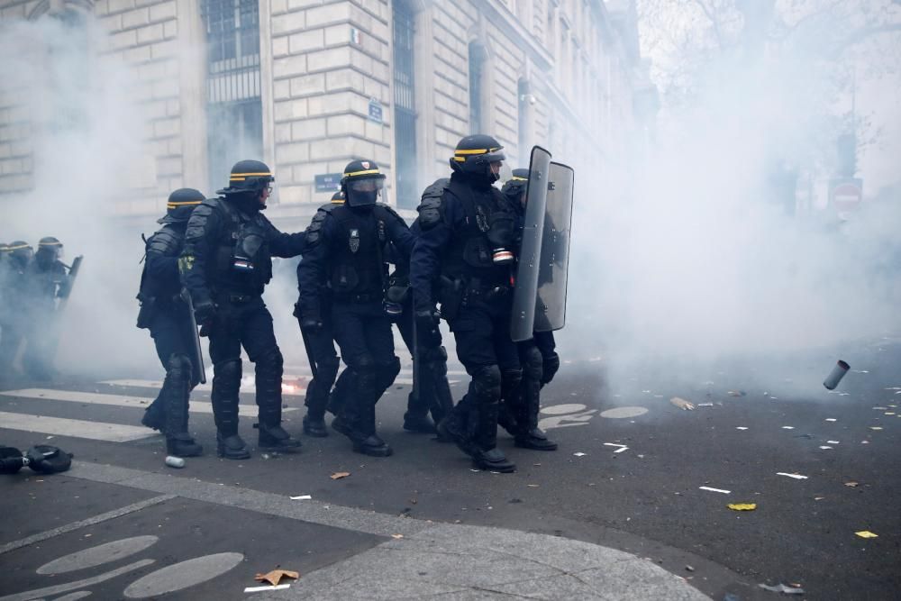 Aldarulls a París durant la vaga contra la reforma de pensions