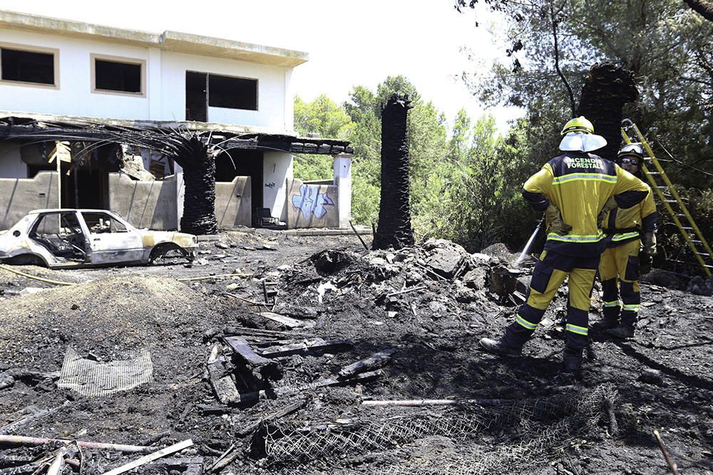 Incendio en la carretera de ses Salines