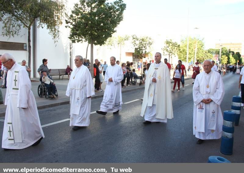 GALERÍA DE FOTOS -- Vila-real se vuelca en la procesión a la ermita