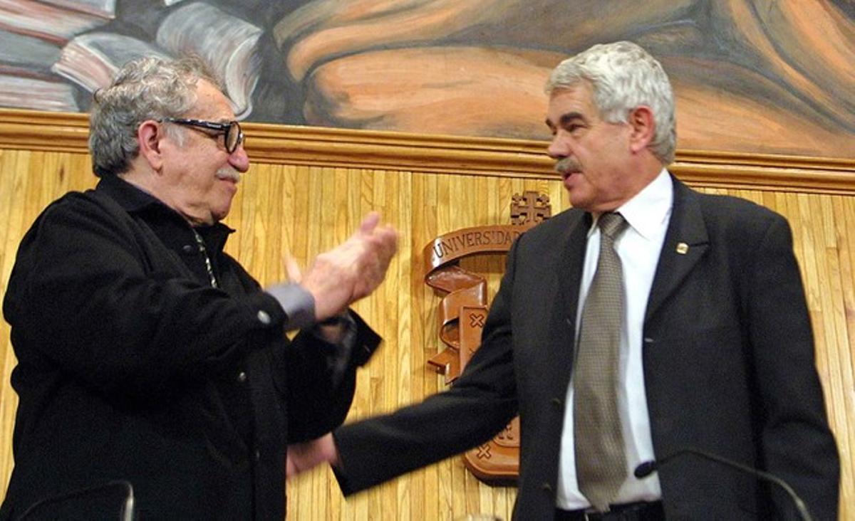 El llavors president de la Generalitat, Pasqual Maragall (dreta) és aplaudit per García Márquez després d’una conferència magistral, el 26 de novembre del 2004, a Guadalajara (Mèxic).