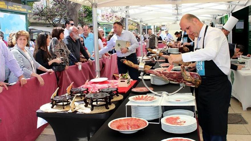 Imagen de una edición anterior del concurso nacional de cortadores de jamón de Estepona.