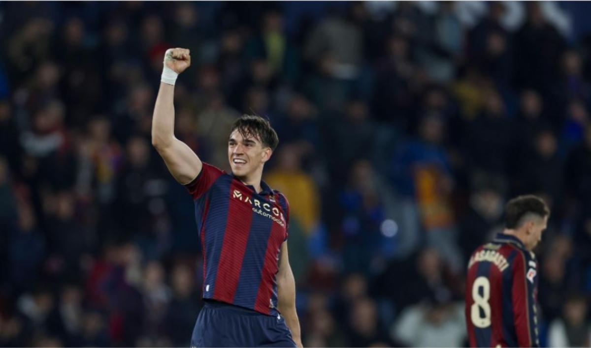 Carlos Espí celebrando su gol decisivo ante el Alavés