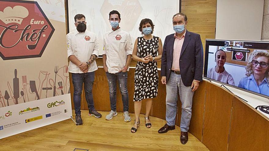 De dcha. a izda.: José Crespo, Sandra González, Iván Méndez y Álex Iglesias, ayer en la presentación de Eurochef en Tomiño.   | // D.P.