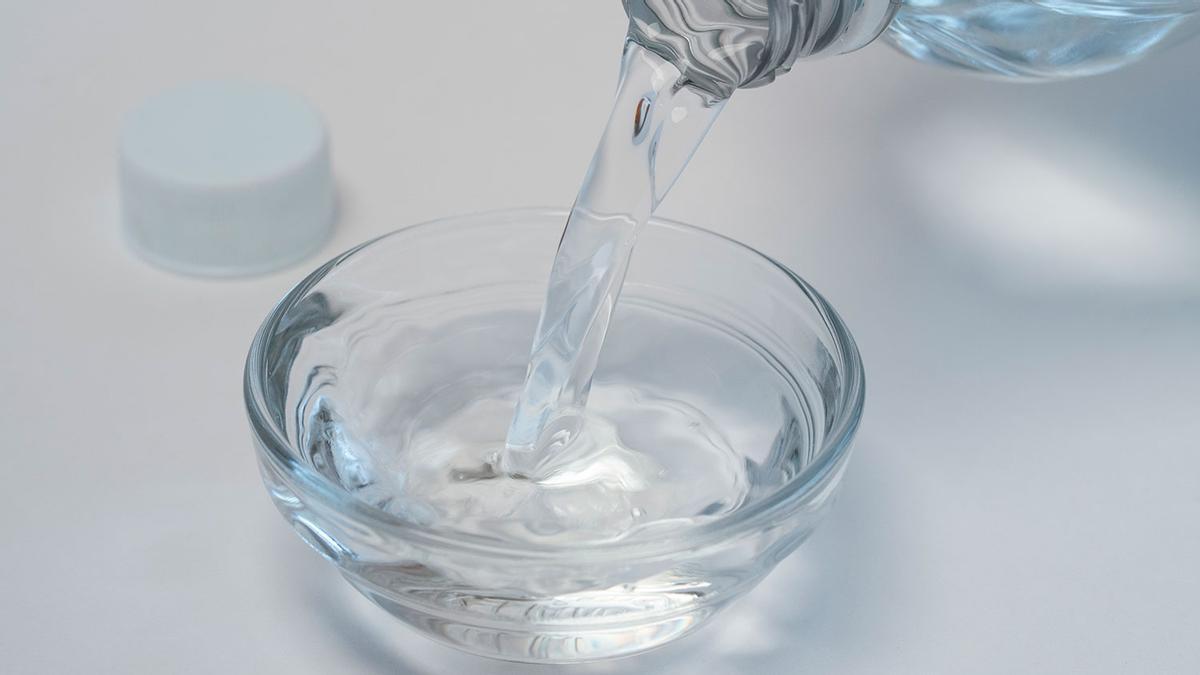 Agua y vinagre: la razón por la que deben actuar juntos en el baño