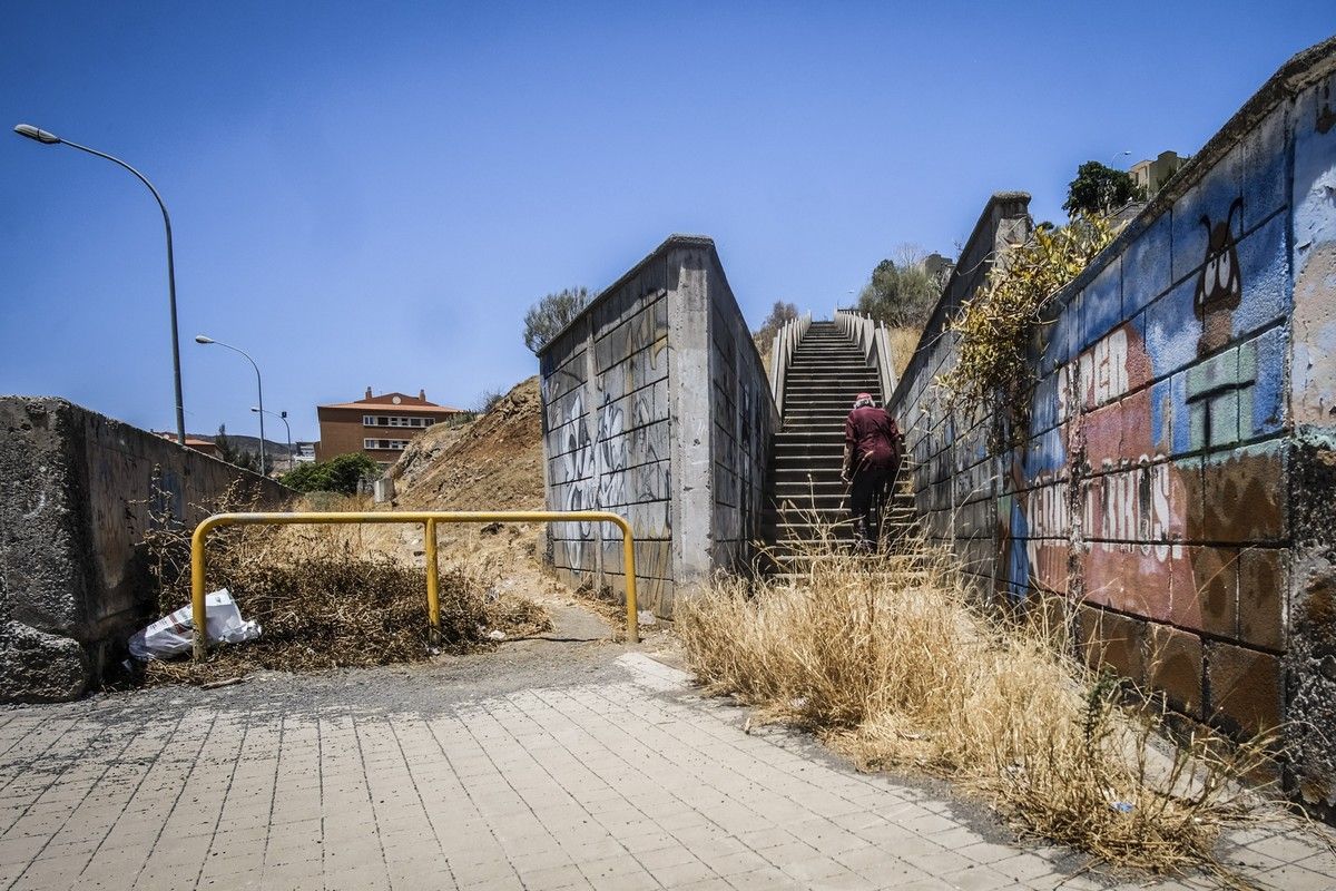 Estado de abandono de lugares públicos en Eucaliptos 2, Jinámar