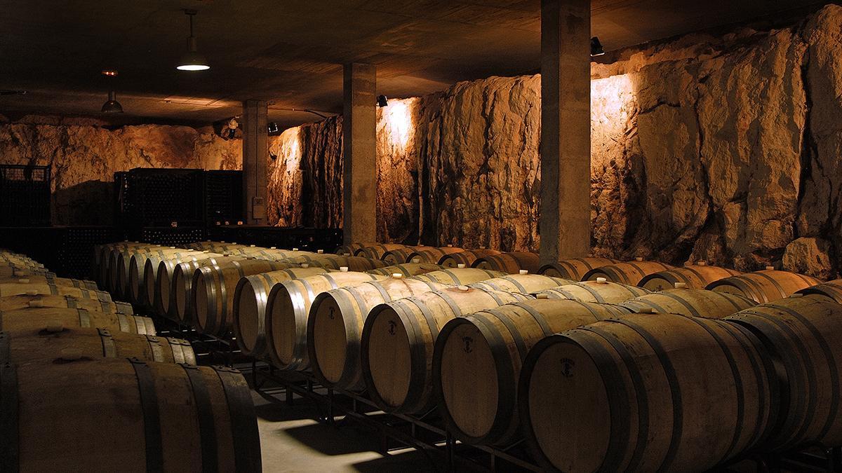 Entre viñas y piedra, el vino menorquín forma parte del renacer gastronómico de la isla.
