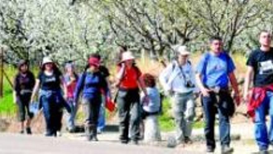 La III Marcha Senderista atrae a aficionados de todo el país