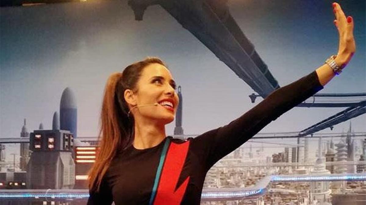 Pilar Rubio con vestido de Mioh en homenaje a David Bowie