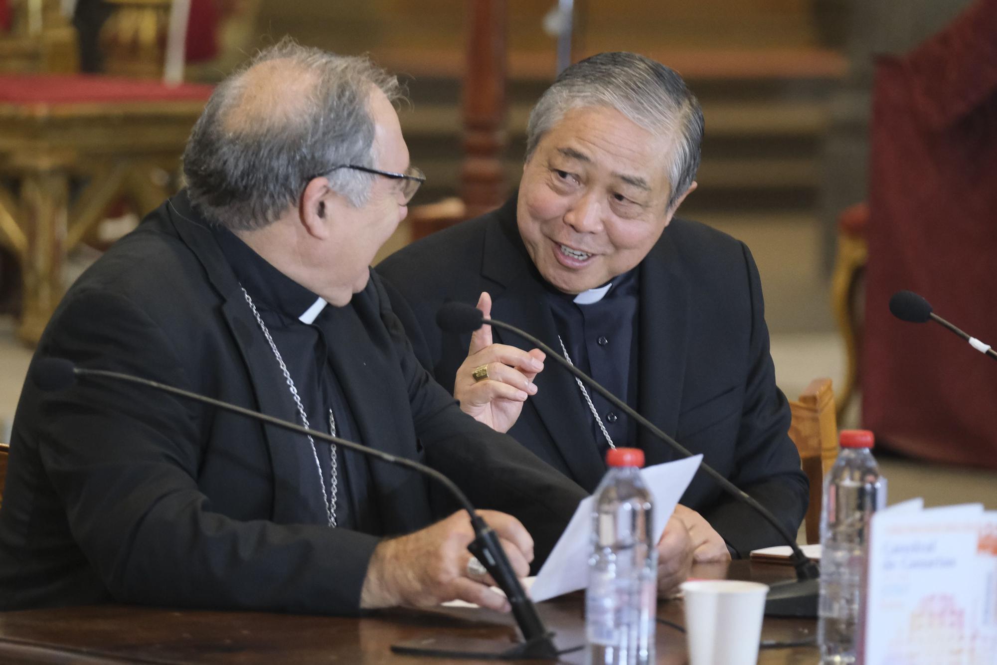 Conferencia del nuncio del papa, Bernadito Azua, por el 50 BIC de la Catedral de Canarias