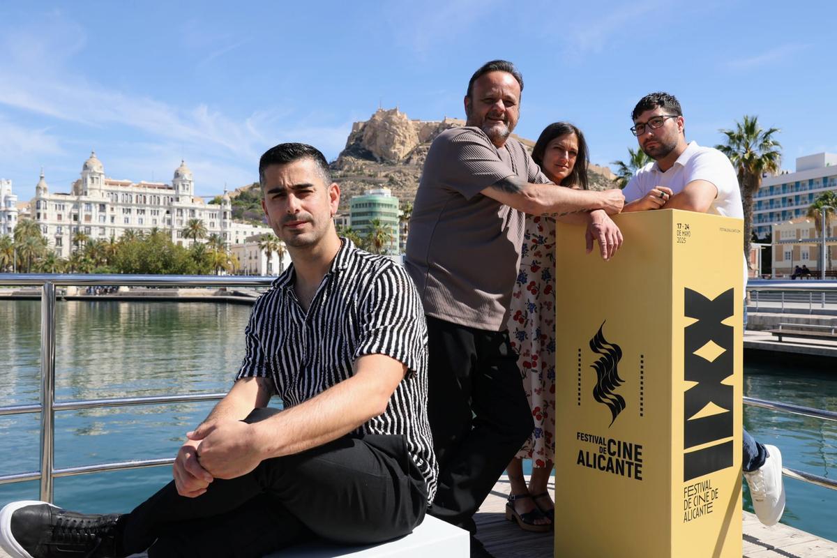 El director, Saúl Pérez, junto a los actores Javier Chueca, Nuria Santos y Jonatan Fernández Txakartegi, en Alicante