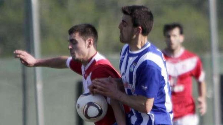 Una acción del partido disputado en A Gándara. // José Lores