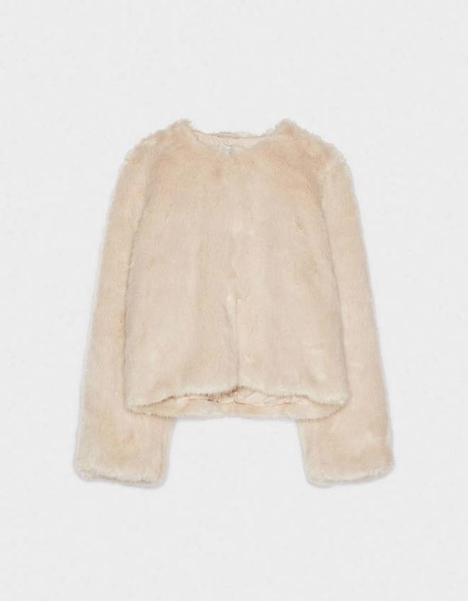 Chaqueta de pelo 'nude', de Bershka