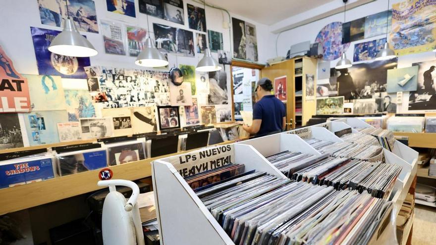 "¿Qué me recomiendas?": las últimas tiendas de discos de Murcia