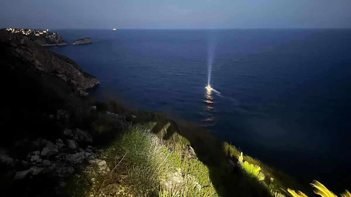 Rescatan dos veces en 5 días a un kayakista atrapado en la misma cueva marina de Xàbia