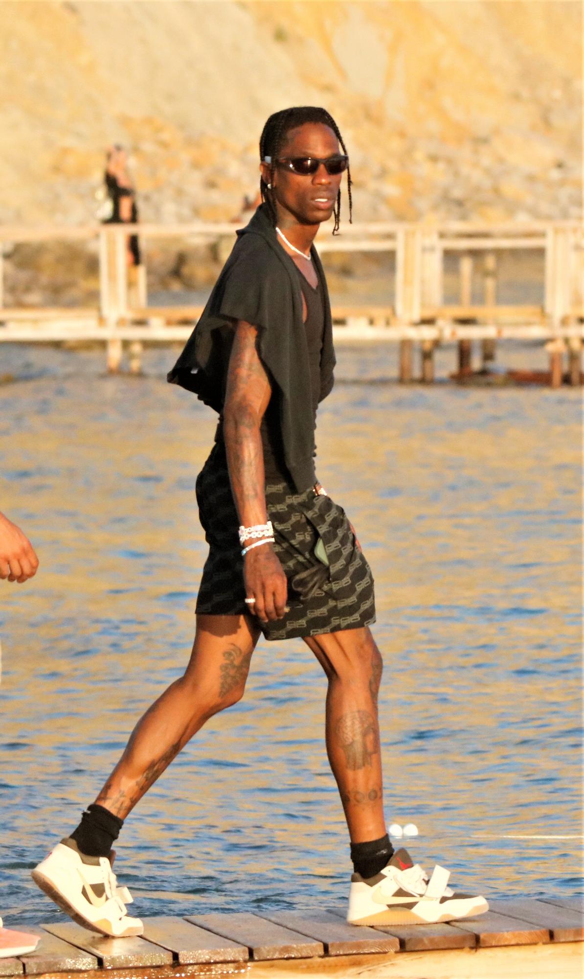 Mira aquí todas las imágenes de Travis Scott en Ibiza