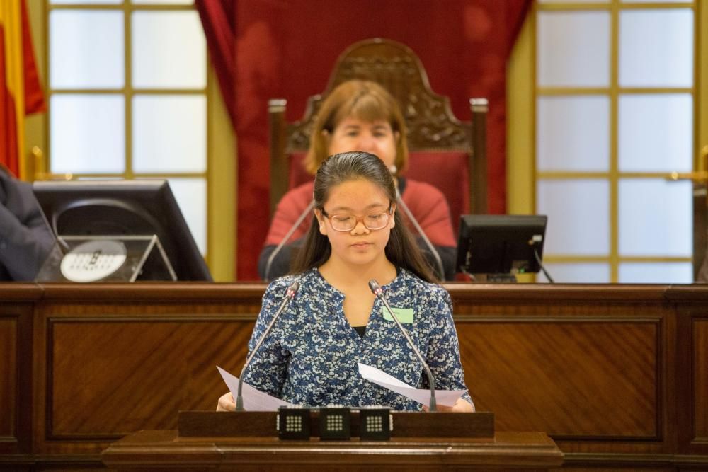 68 niños se convierten en diputados por un día