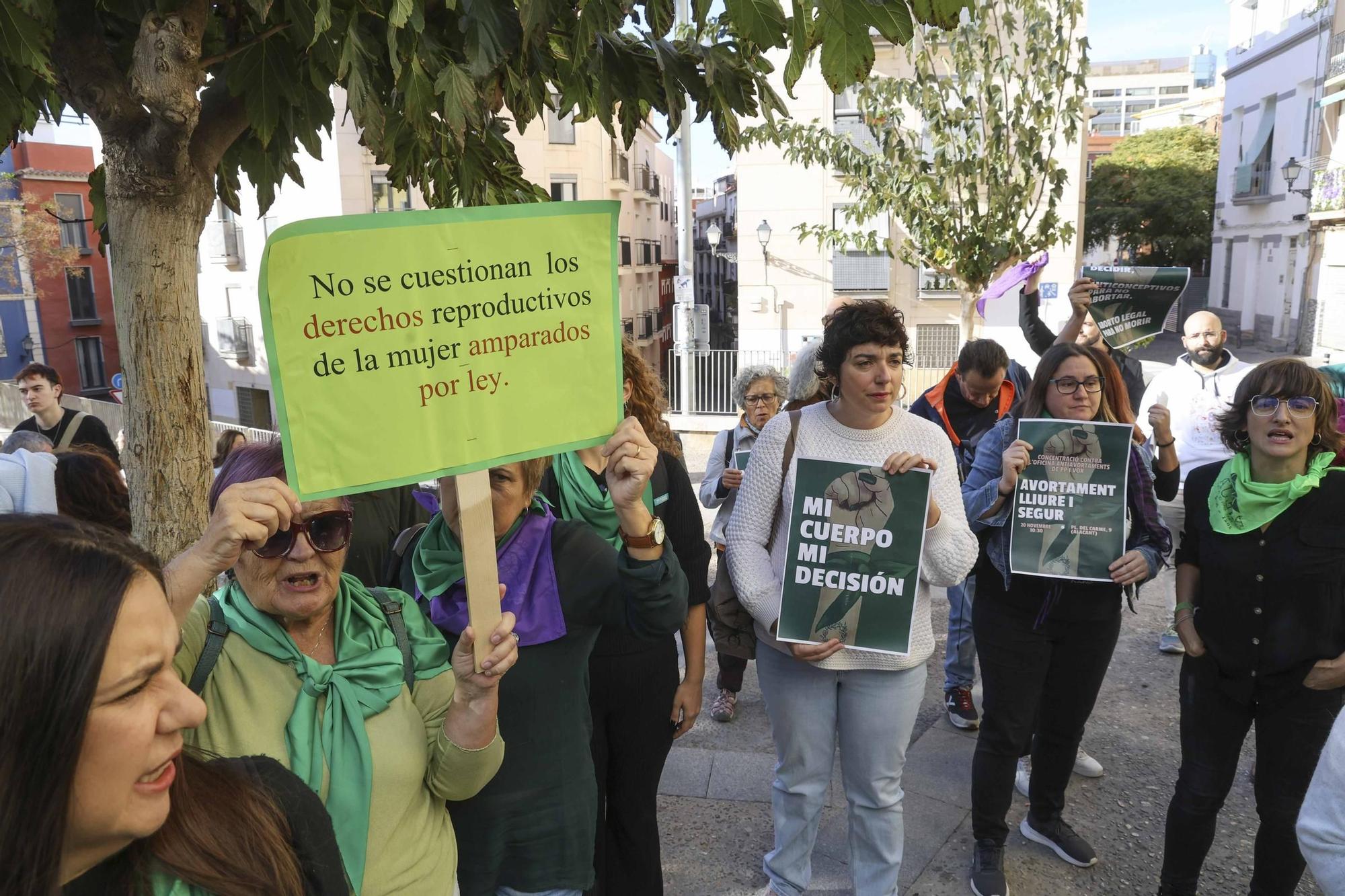 PP y Vox inauguran la polémica oficina "antiaborto" de Alicante entre críticas por "ilegal"