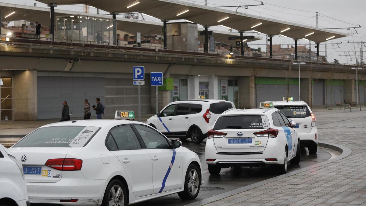 Imatge d&#039;arxiu de taxis a la ciutat de Girona