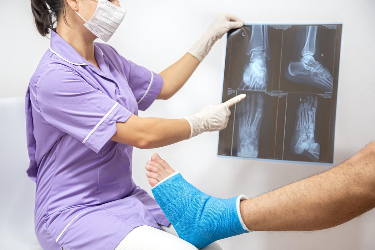 50% de las mujeres y un 20% de los hombres mayores de 50 años sufrirán en su vida alguna fractura por fragilidad ósea