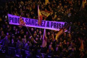 La Policia blinda la seu del PSOE a Ferraz per una manifestació contra l’amnistia